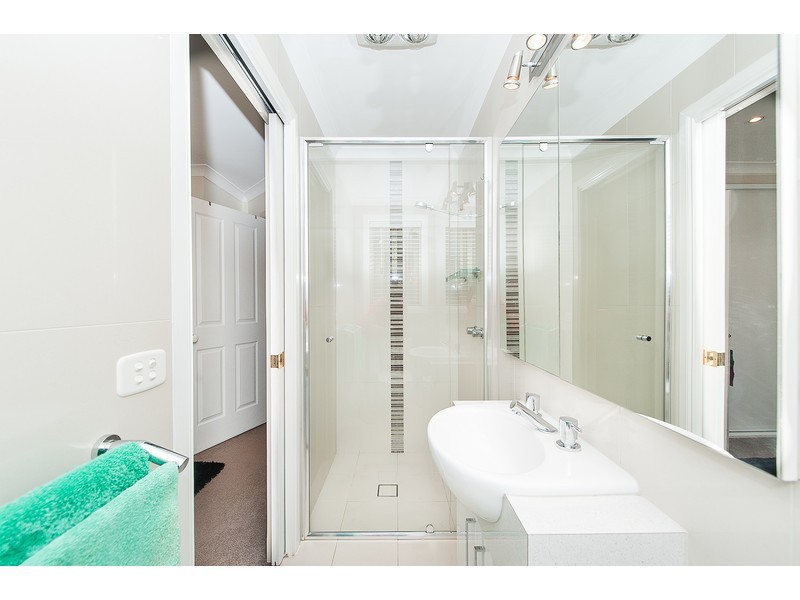 11 Meyer Place, Thurgoona NSW 2640