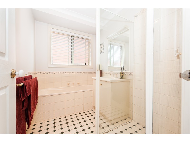 11 Meyer Place, Thurgoona NSW 2640