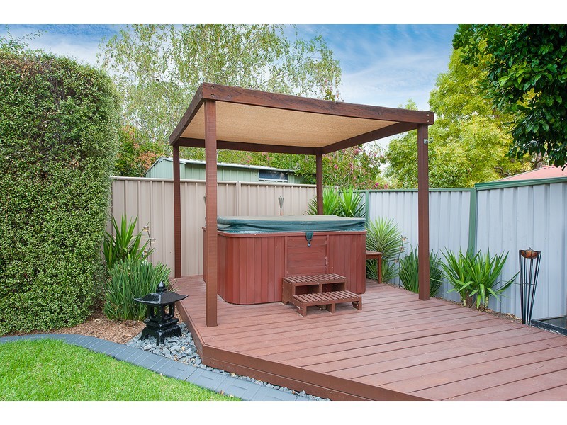 11 Meyer Place, Thurgoona NSW 2640