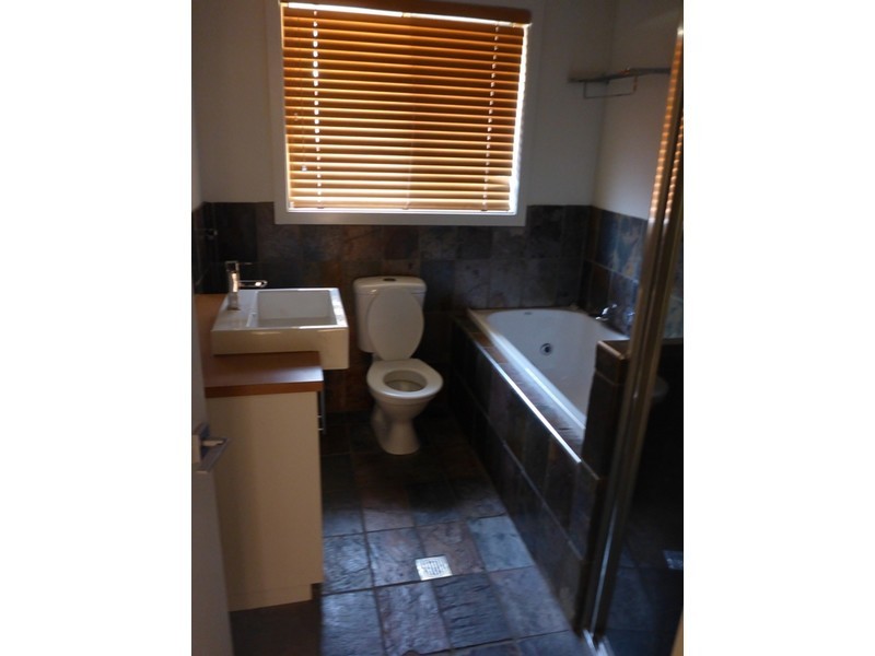 43 Kurrajong Crescent, West Albury NSW 2640