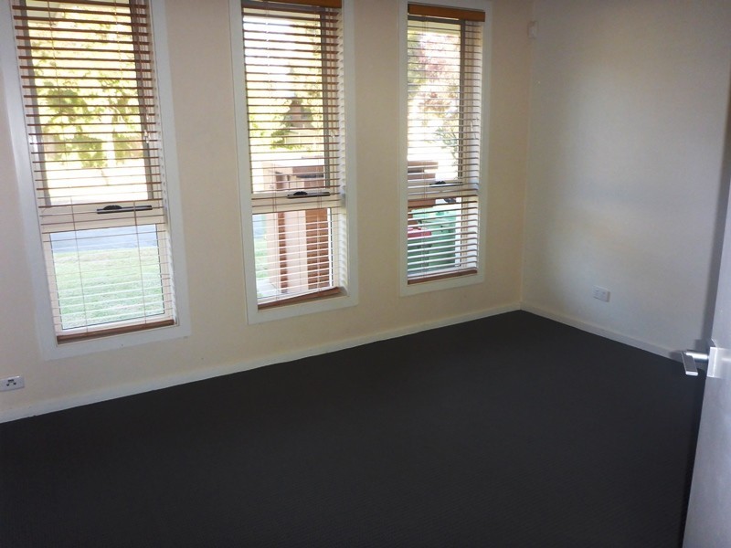 43 Kurrajong Crescent, West Albury NSW 2640