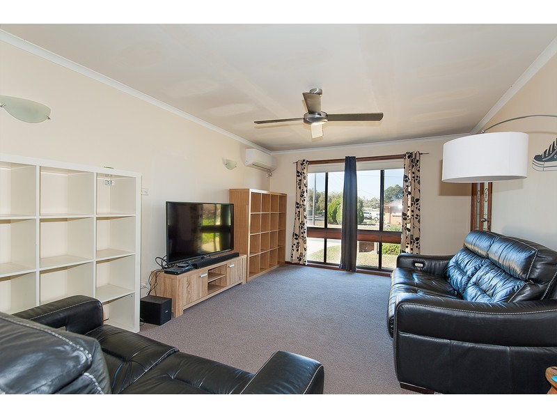 2/374 Sandrina Drive, Lavington NSW 2641