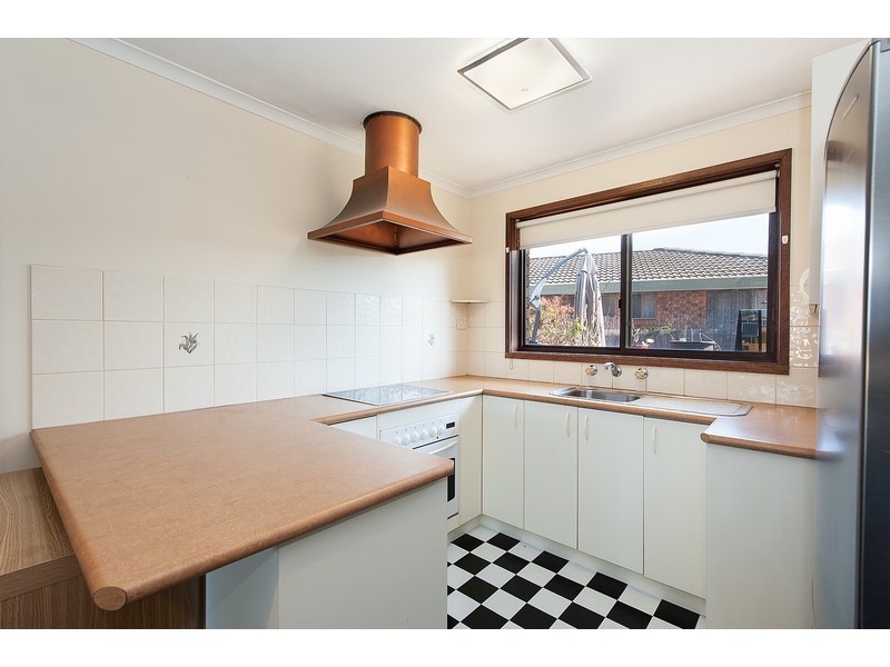 2/374 Sandrina Drive, Lavington NSW 2641