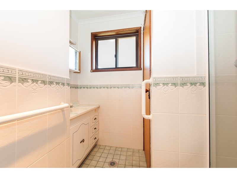 2/374 Sandrina Drive, Lavington NSW 2641