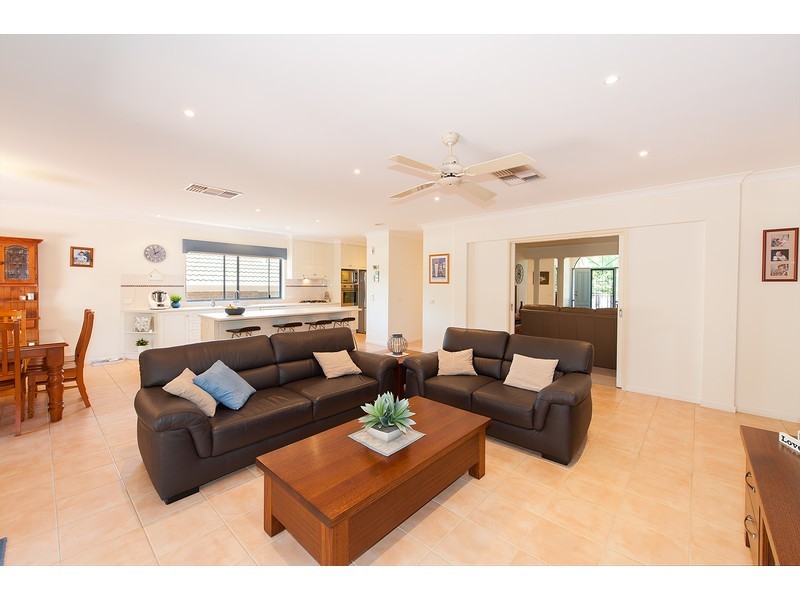 10 Paton Close, Thurgoona NSW 2640