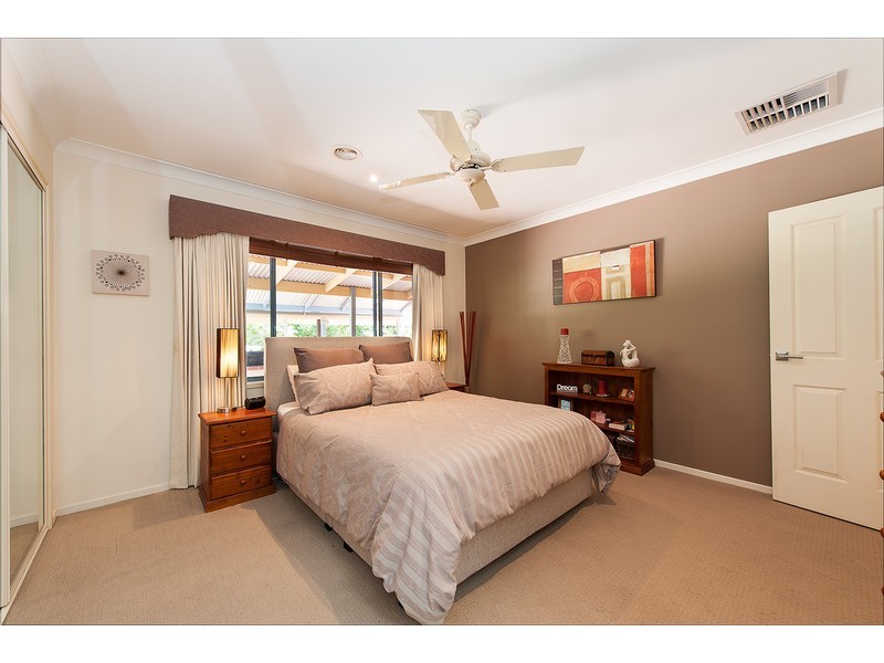 10 Paton Close, Thurgoona NSW 2640