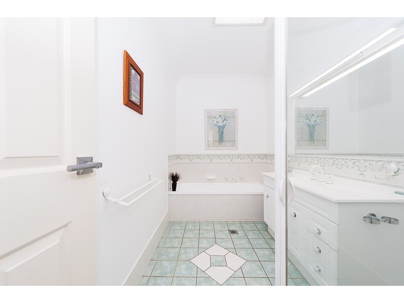 10 Paton Close, Thurgoona NSW 2640