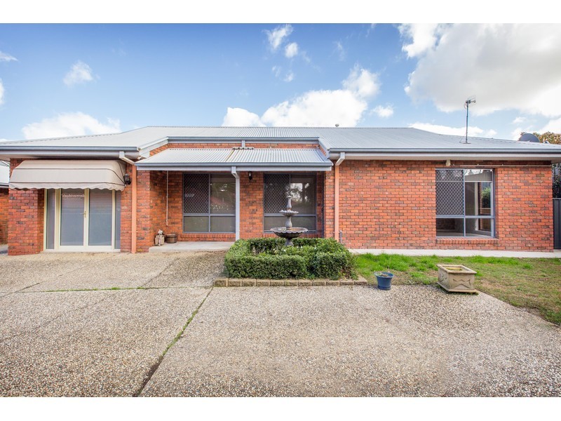 2/126 Benyon Street, East Albury NSW 2640