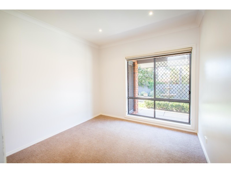 2/126 Benyon Street, East Albury NSW 2640