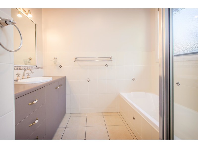 2/126 Benyon Street, East Albury NSW 2640