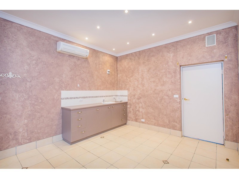 2/126 Benyon Street, East Albury NSW 2640