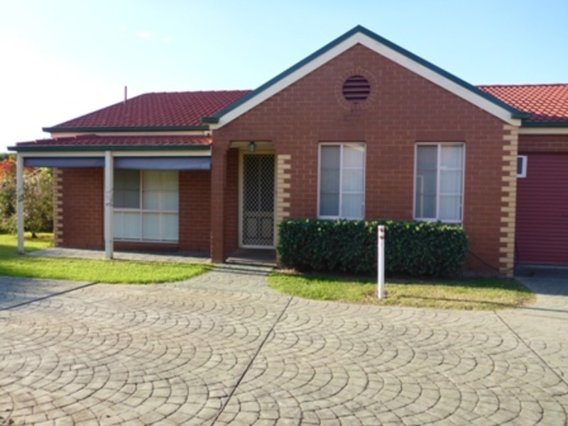 1/14 Graetz Court, Lavington NSW 2641