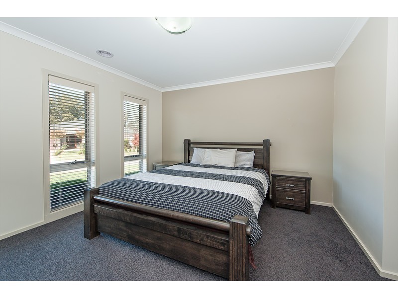 67 Oxford Drive, Thurgoona NSW 2640