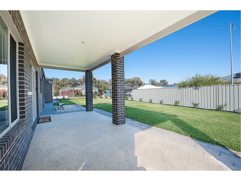 67 Oxford Drive, Thurgoona NSW 2640