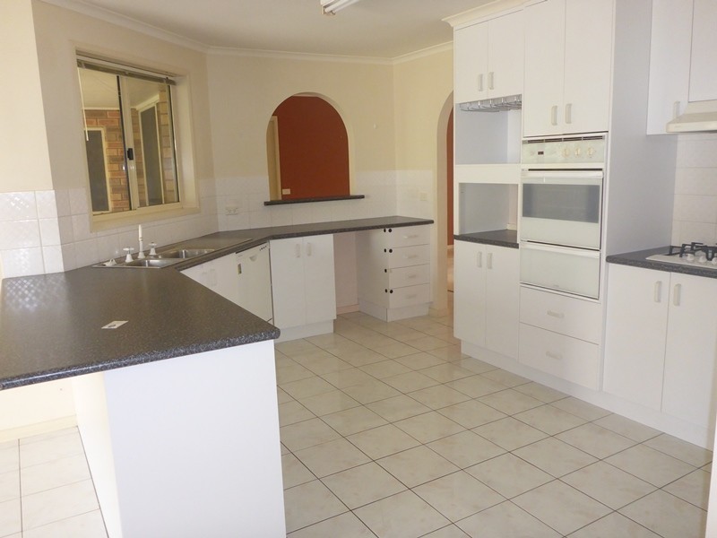 40 Saville Avenue, Lavington NSW 2641