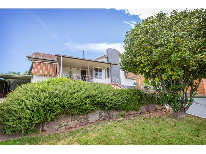 236 Bernhardt Street, East Albury NSW 2640