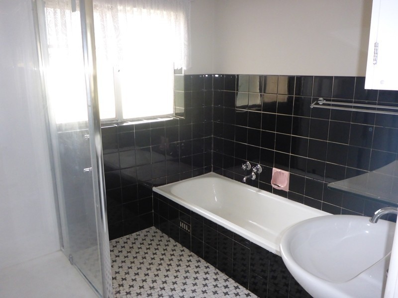 460 Bownds Street, Lavington NSW 2641