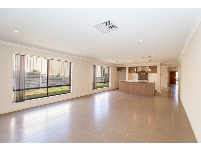 27 Victoria Cross Parade, Wodonga VIC 3690