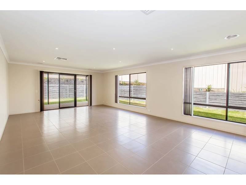 27 Victoria Cross Parade, Wodonga VIC 3690