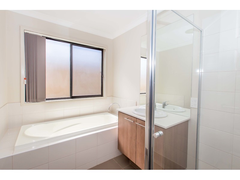 27 Victoria Cross Parade, Wodonga VIC 3690