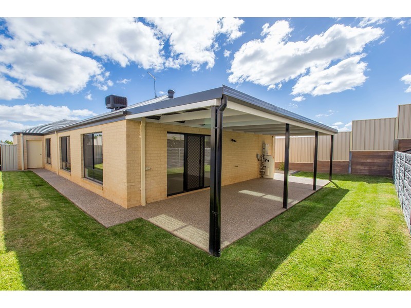 27 Victoria Cross Parade, Wodonga VIC 3690