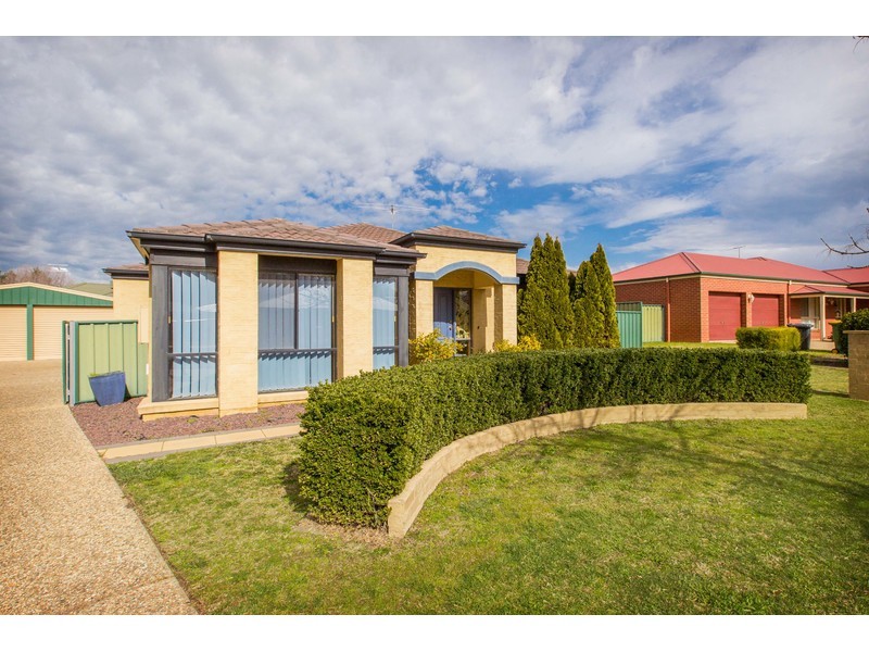 73 Hartigan Street, Thurgoona NSW 2640