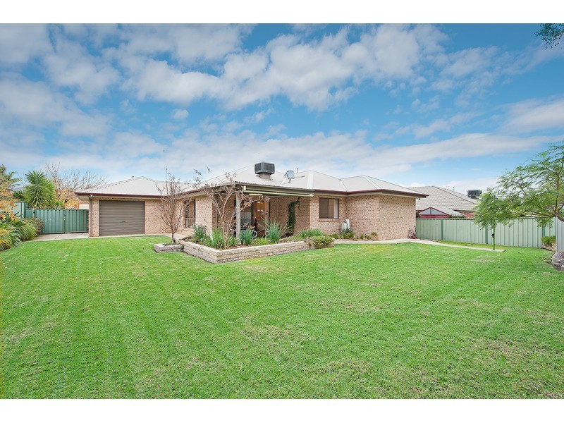 50 Winnell Court, Thurgoona NSW 2640