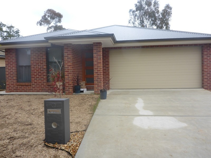 17 Tabletop Court, Thurgoona NSW 2640