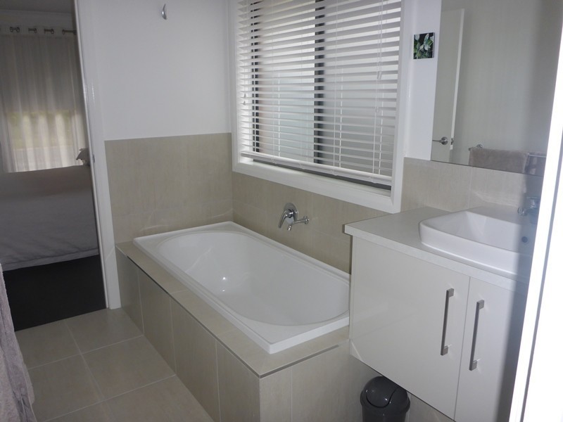 17 Tabletop Court, Thurgoona NSW 2640