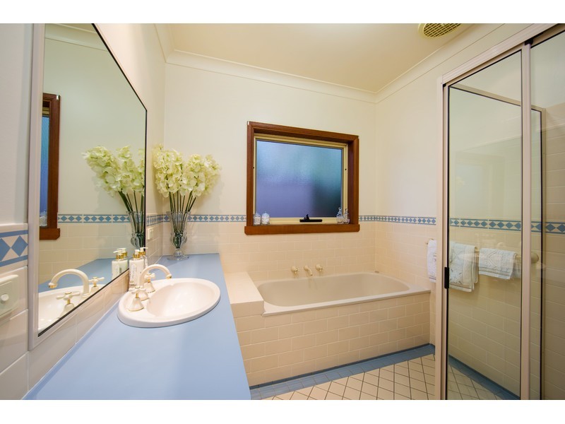 12 Quinton Court, West Albury NSW 2640