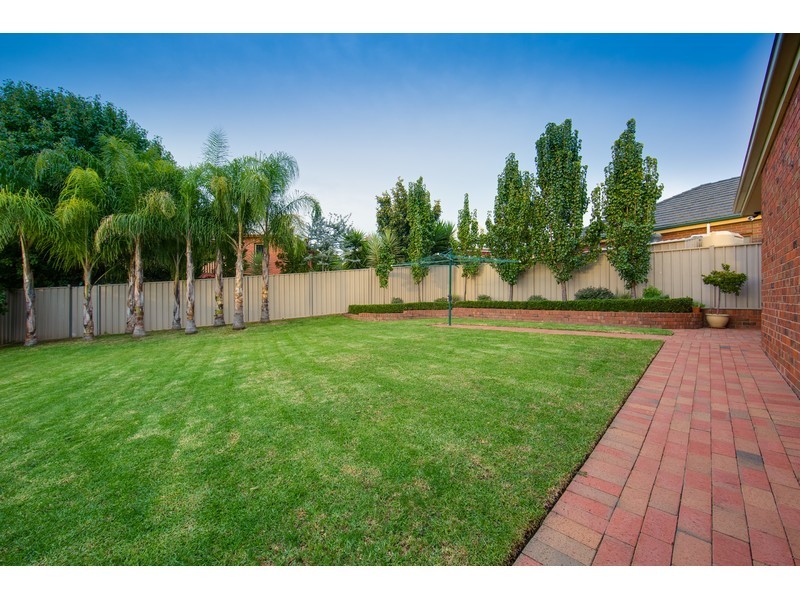 12 Quinton Court, West Albury NSW 2640