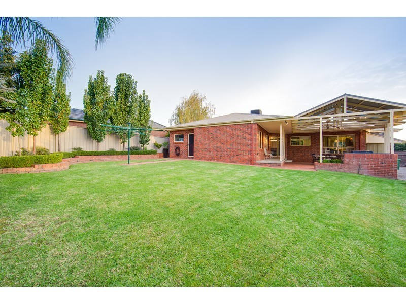 12 Quinton Court, West Albury NSW 2640