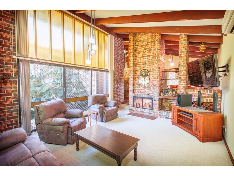 326 Mark Crescent, Lavington NSW 2641