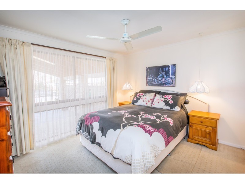 326 Mark Crescent, Lavington NSW 2641