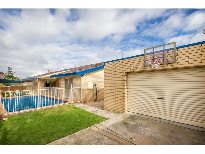 326 Mark Crescent, Lavington NSW 2641