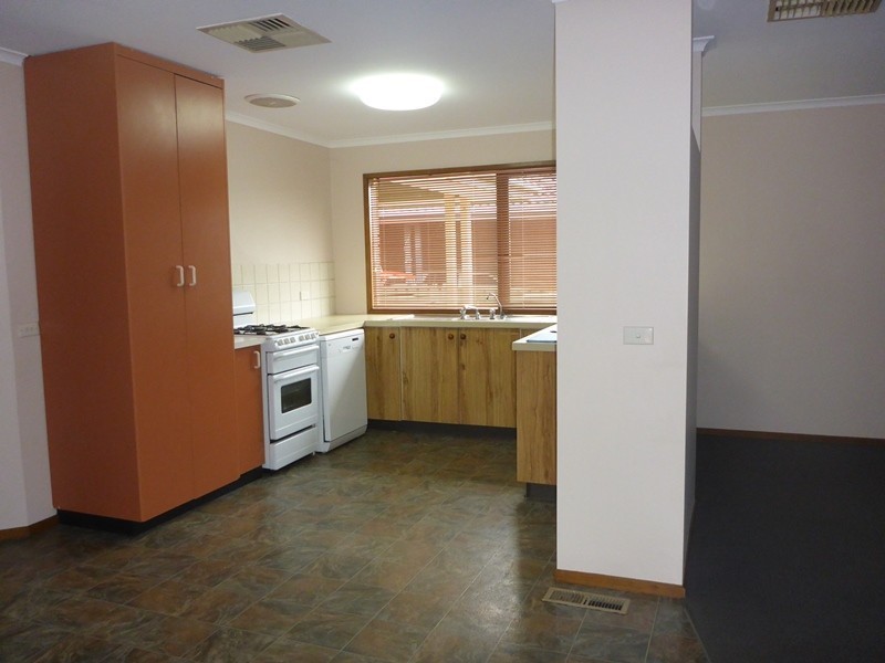 16 St Andrews Circuit, Thurgoona NSW 2640