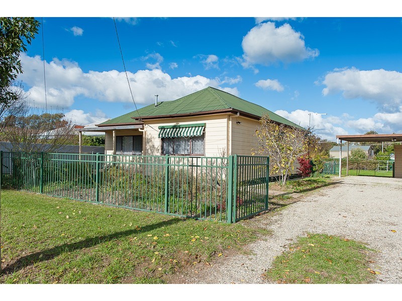 476 Griffith Road, Lavington NSW 2641