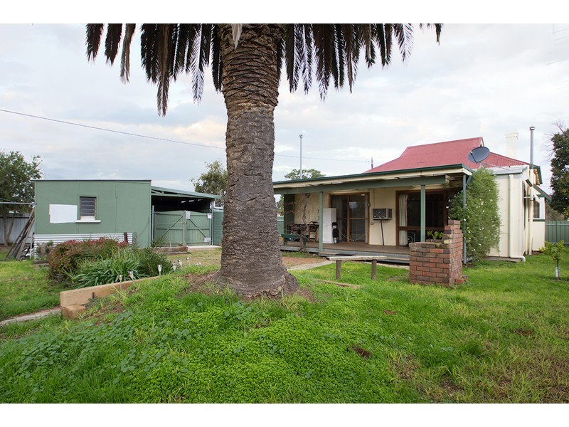10 Balfour Street, Culcairn NSW 2660