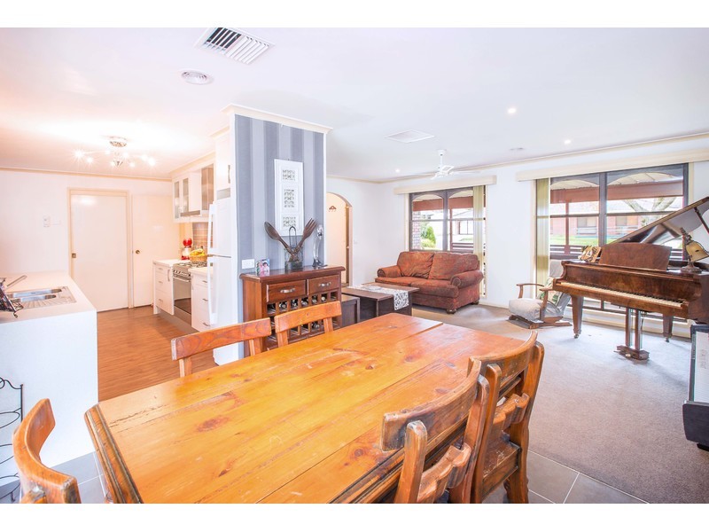 30 Sunwood Drive, Lavington NSW 2641