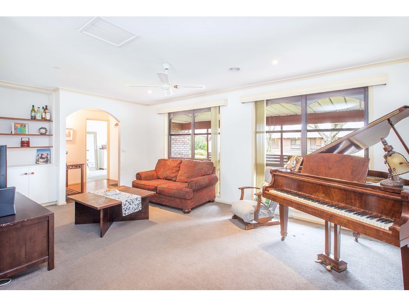 30 Sunwood Drive, Lavington NSW 2641