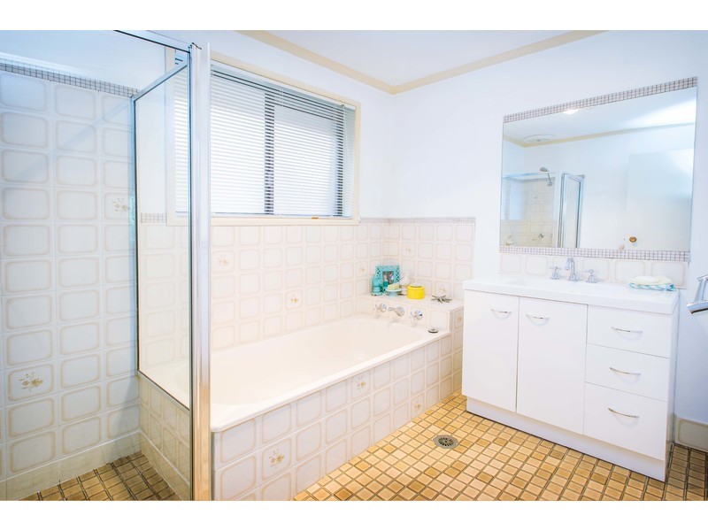 30 Sunwood Drive, Lavington NSW 2641