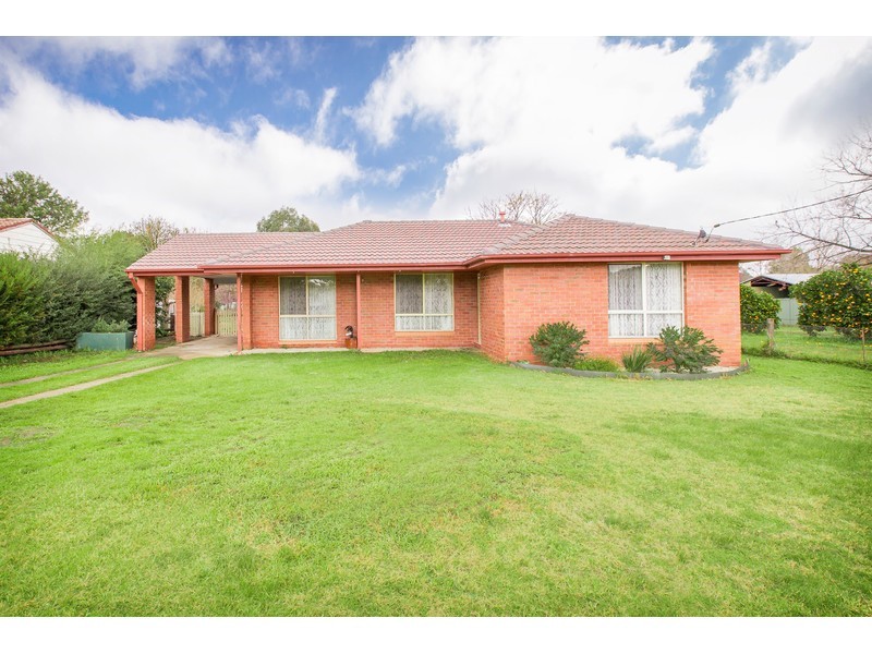 10 Hawkins Street, Howlong NSW 2643
