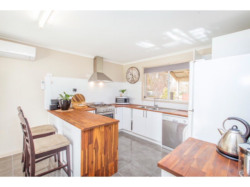 10 Hawkins Street, Howlong NSW 2643