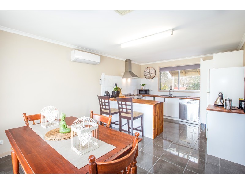 10 Hawkins Street, Howlong NSW 2643