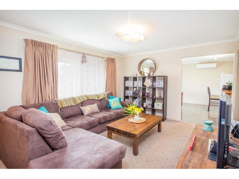 10 Hawkins Street, Howlong NSW 2643