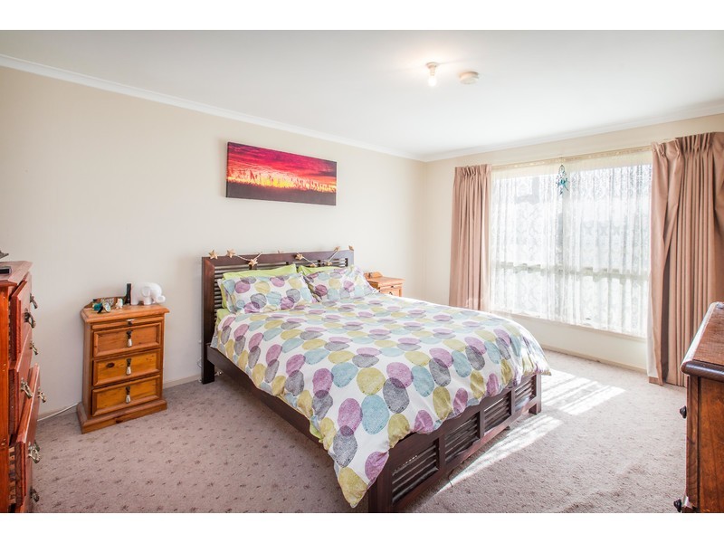 10 Hawkins Street, Howlong NSW 2643