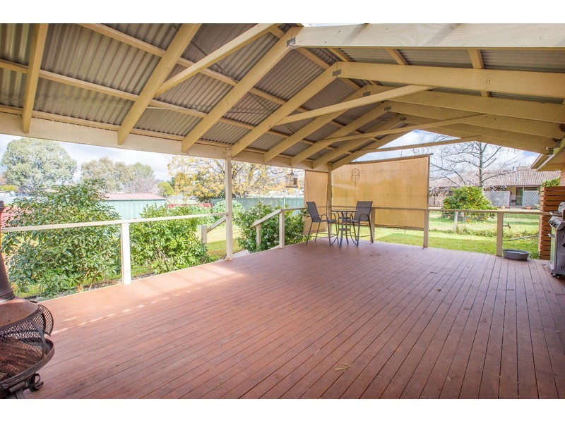 10 Hawkins Street, Howlong NSW 2643