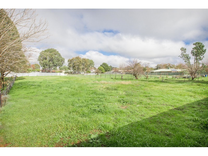 10 Hawkins Street, Howlong NSW 2643