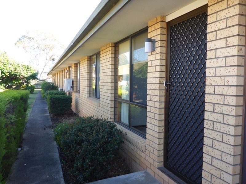 2/611 Prune Street, Lavington NSW 2641