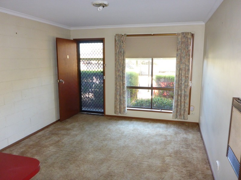 2/611 Prune Street, Lavington NSW 2641